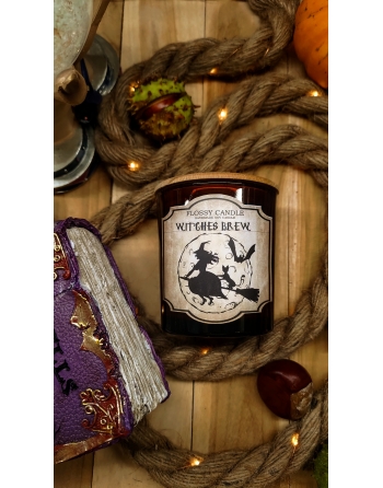 Świeca Witches Brew – Daj się Otulić Sennej Klątwie (Lukrecja)