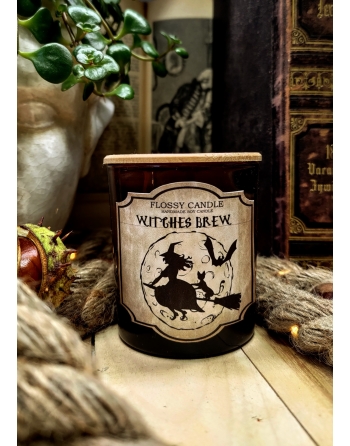 Świeca Witches Brew – Daj się Otulić Sennej Klątwie (Lukrecja)